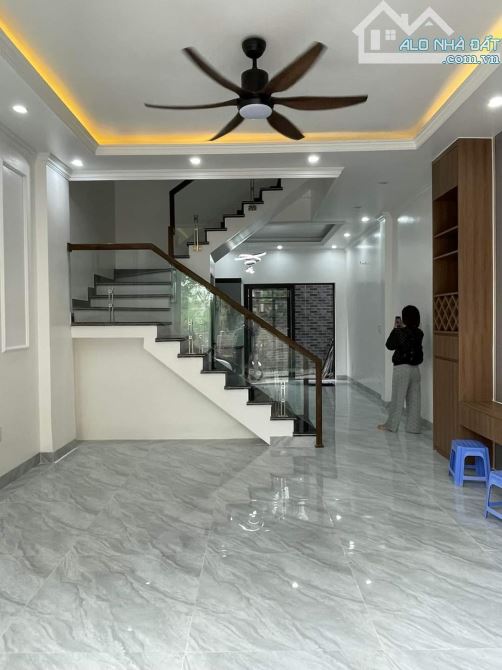 Bán nhà 3 tầng, đội văn, trại chuối, hồng bàng, giá 3,2 tỷ, 52m2