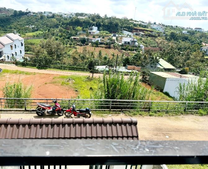 Bán nhà phường 2 Tp Bảo Lộc mới đẹp, 2 tầng 3 phòng ngủ view đẹp