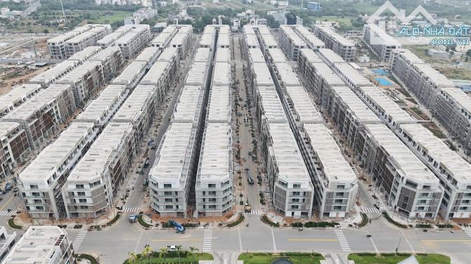 6x20 Nam Rạch Chiếc, Xây 4 Tầng chỉ 175tr/m2 Sát The Global City, Đường rộng đẹp