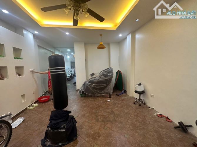 Mặt phố Quang Trung - Hà Đông - Diện tích 50m2 x 5 tầng - Vỉa hè kinh doanh - 21.5 tỷ.