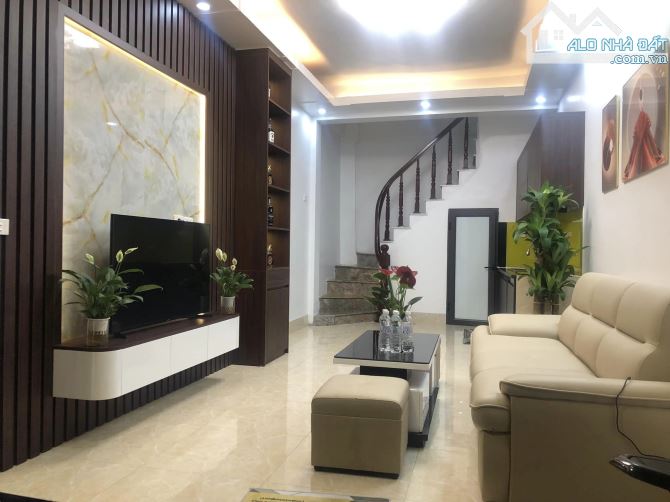 Bán nhà phố Bùi Xương Trạch, Quận Thanh Xuân, Ngõ thông, 60m2 ra ô tô, 30m2 giá 4.68 tỷ