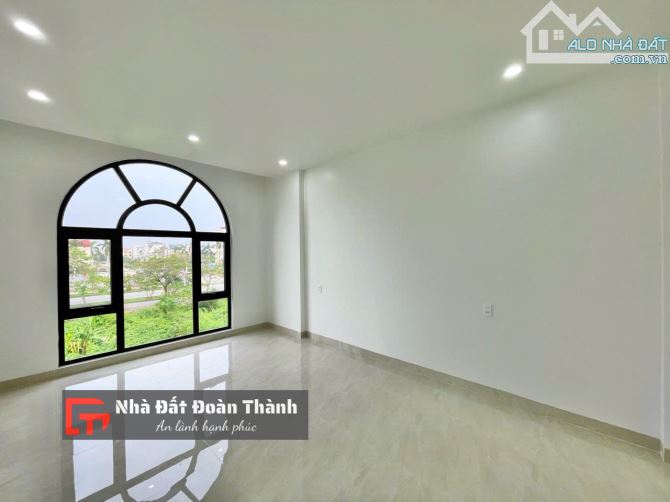 60m2 nhà xây mới độc lập thang máy tuyến 2 Lê Hồng Phong