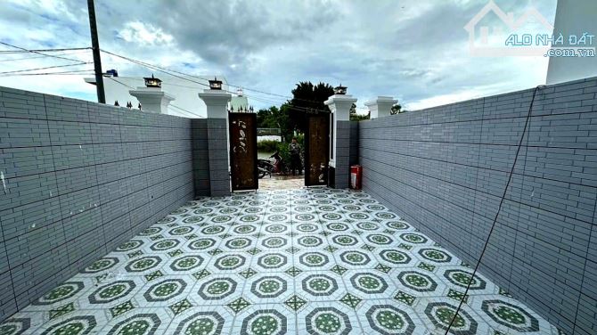 NHÀ MỚI XÂY 106m2  NGAY KHU CÔNG NGHIỆP CẦU TRÀM CÁCH CHỢ BÌNH CHÁNH 5KM - 1