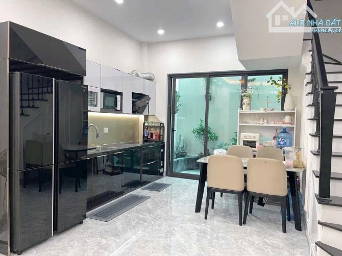 Nhà đẹp full nội thất 5 tầng 35m2 mặt tiền 4 m giá hợp lý nhất thời điểm hiện tại - 1