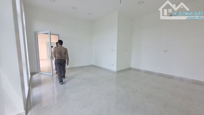 Cho thuê kho 4000m2 (xd: 2500m2) ở KCN Đức Hòa 3. Có Văn phòng, PCCC tự động, trạm hạ thế. - 3