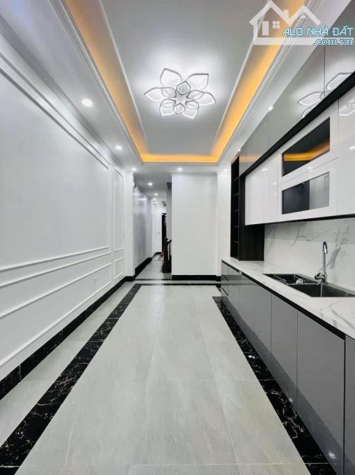 Nguyên Hồng, Đống Đa 50m2, 6 tầng giá 9.9 tỷ - 3