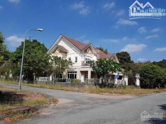 Vướng Nhà trong ngân Hàng ra 1 Lô góc 292m2 giá 13tr/m2Trong Khu HUD & XDHN . SHR - 3