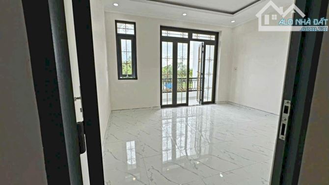 NHÀ MỚI XÂY 106m2  NGAY KHU CÔNG NGHIỆP CẦU TRÀM CÁCH CHỢ BÌNH CHÁNH 5KM - 3
