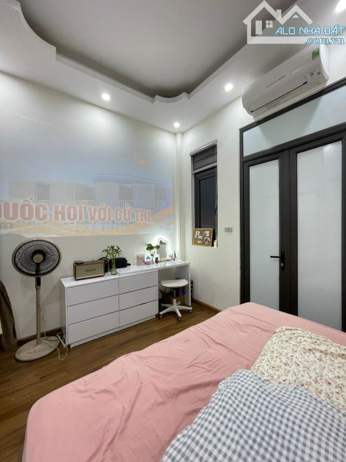 Bán nhà đẹp Pháo Đài Láng, 40m2, 5 tầng, ô tô gần, 8.45 tỷ - 8