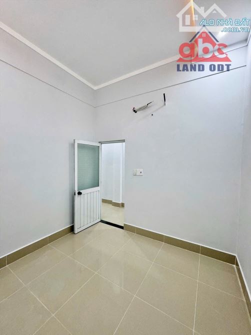 Bán căn nhà 100m2 , đường ô tô chỉ 2,75 tỉ gần chợ p. Tân Phong - 9