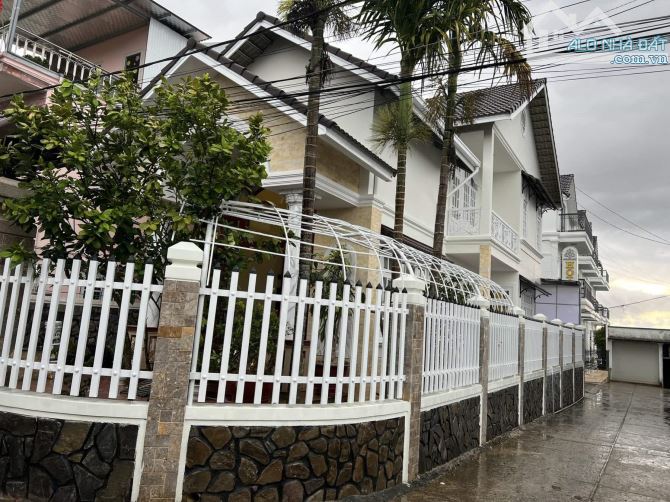 Bán Villa Hai Mặt Tiền Lõi Trung Tâm Đường Sương Nguyệt Ánh Cách Hồ Xuân Hương 200m
