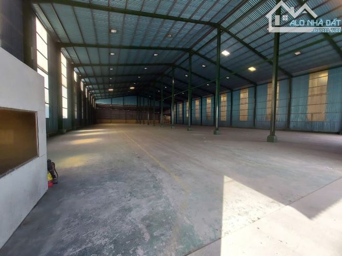 Cho thuê kho xưởng Quốc Lộ 1A, Long An,diện tích: 1.400m2,giá : 55k/m2