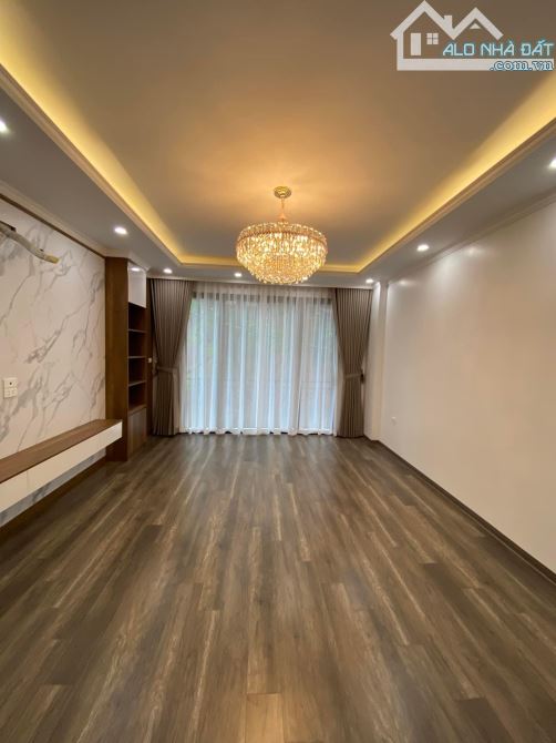 Thuỵ Khuê, Tây Hồ nhà mới đẹp, thang máy, oto, 7tầng, 41m2, giá 15tỷ có thương lượng