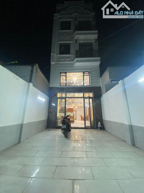 Mặt Tiền Đường - Hiệp Bình Phước - Thủ Đức - Ngay Vạn Phúc City - Nhà 5 Tầng - 90m2.