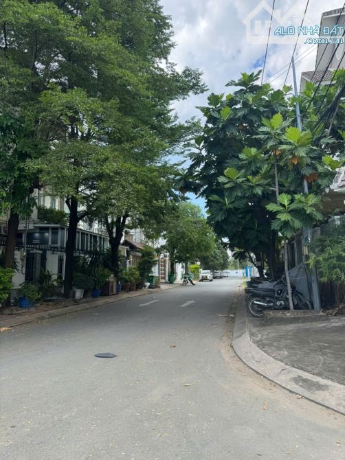 Bán Biệt Thự siêu vip 12x20m. Trệt+ 2 lầu. st. đường Nguyễn Hoàng, giảm 5 tỷ còn 39 tỷ - 1