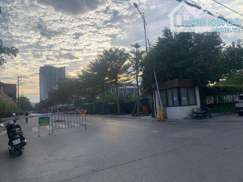 SIÊU HIẾM ĐẤT HÌNH THỬA ĐẸP NGÕ Ô TÔ TRÁNH ĐỨC GIANG LÔ GÓC PHỐ 78M-5MT.14,5 TỶ - 1