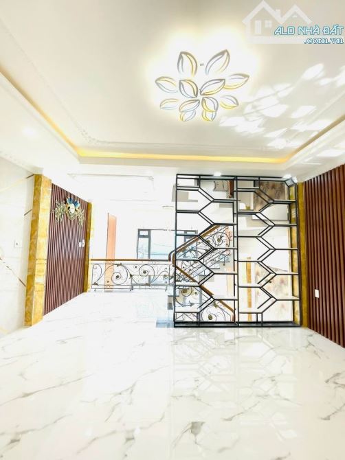 Mặt Tiền Đường - Hiệp Bình Phước - Thủ Đức - Ngay Vạn Phúc City - Nhà 5 Tầng - 90m2. - 1