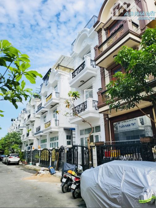 Nhà phố khu villa Anh Đào Hà Huy Giáp gần ngã tư ga - 5.8 x 10.3m - 1