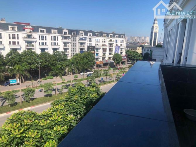 Bán Tòa Building Vị Trí Vip Top 1 Tp.Hn : Mặt Tiền 12m x 128m2 x 9T và đường 64m - 18