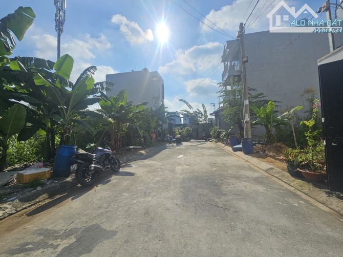 Bán Đất đường Bưng Ông Thoàn, Phú Hữu, Q9 - DT : 60.9m²( 4.1x14.85m). - Giá bán: 3 tỷ 750 - 2