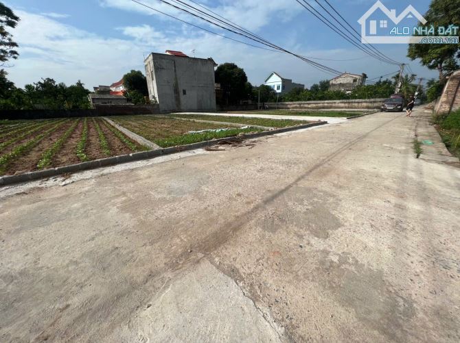 CẦN BÁN NHANH LÔ ĐẤT KHOÁI CHÂU HƯNG YÊN, Ô TÔ TRÁNH, dt: 118m2, mt: 5m, nhỉnh 1tỷ - 2