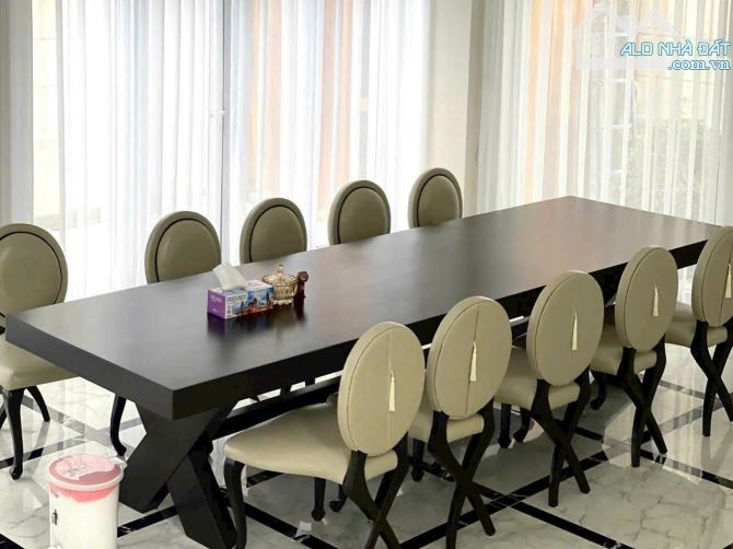 Bán Biệt Thự siêu vip 12x20m. Trệt+ 2 lầu. st. đường Nguyễn Hoàng, giảm 5 tỷ còn 39 tỷ - 3