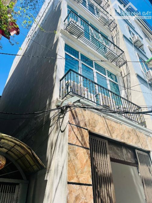 Bán nhà Mỹ Đình- Lô góc- 9 phòng- ôtô- 43m²- full nội thất - 3