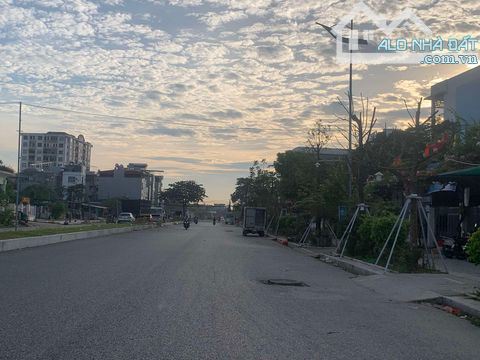 SIÊU HIẾM ĐẤT HÌNH THỬA ĐẸP NGÕ Ô TÔ TRÁNH ĐỨC GIANG LÔ GÓC PHỐ 78M-5MT.14,5 TỶ - 3