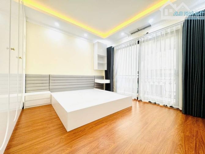 Hiếm, 60m2 x 3 tầng Dương Quảng Hàm, 2 mặt tiền, 10m ra oto, giá TL - 3