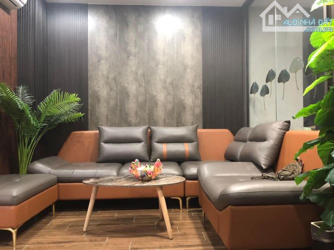 Bán Tòa Building Vị Trí Vip Top 1 Tp.Hn : Mặt Tiền 12m x 128m2 x 9T và đường 64m - 4