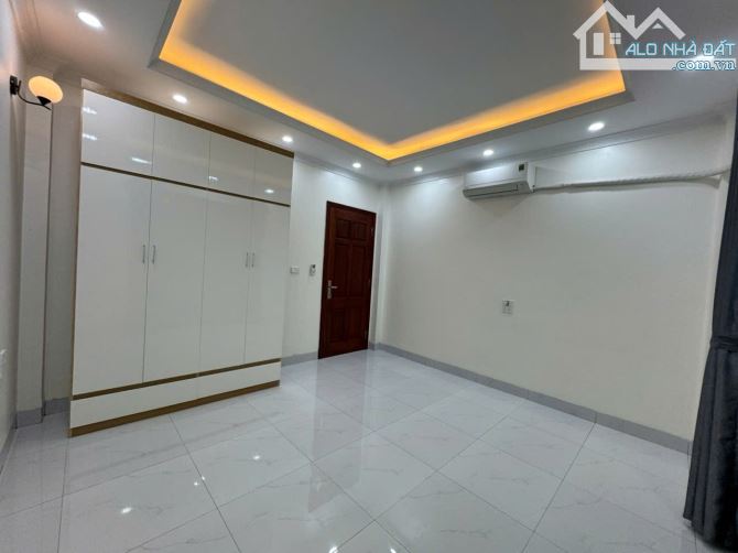 Nhà 5 tầng tổ 12 Yên Nghĩa, 54m2 oto đỗ gần, chỉ hơn 4 tỷ - 6