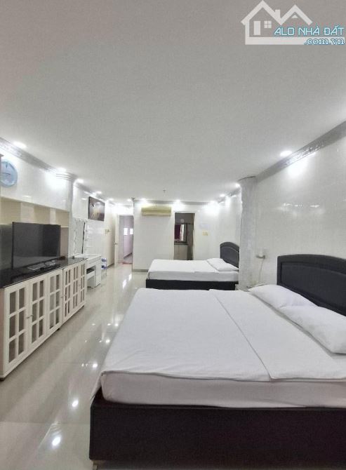 Bán Hotel 11 tầng Doanh thu 150tr/th. Hẻm 283 CMT8 Cạnh Hà Đô. Q10 - 8