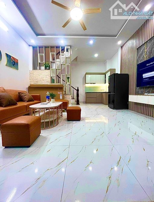 Chỉ 5 tỷ 9 có ngay nhà Hoàng Mai - Hoàng Văn Thụ 34m² 6 tầng mặt tiền khủng