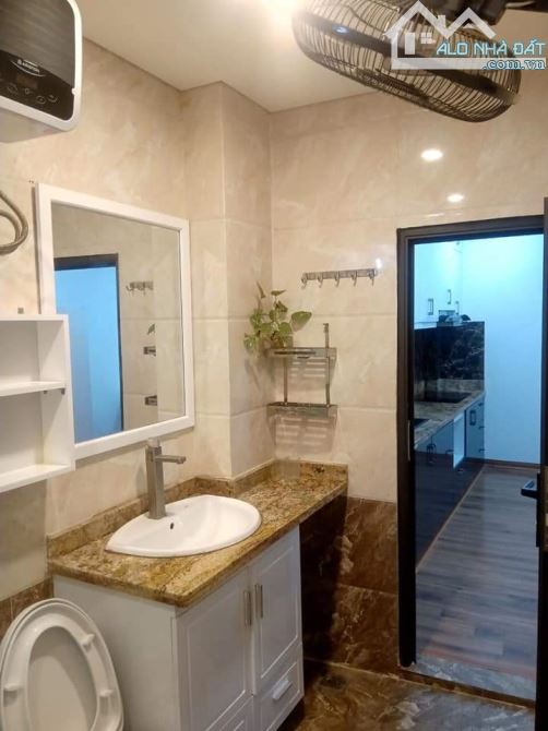 CĂN HỘ CHO THUÊ KHU HOÀNG CẦU ĐỐNG ĐA DT61m2 NGÕ THÔNG MẶT TIỀN ĐẸP
