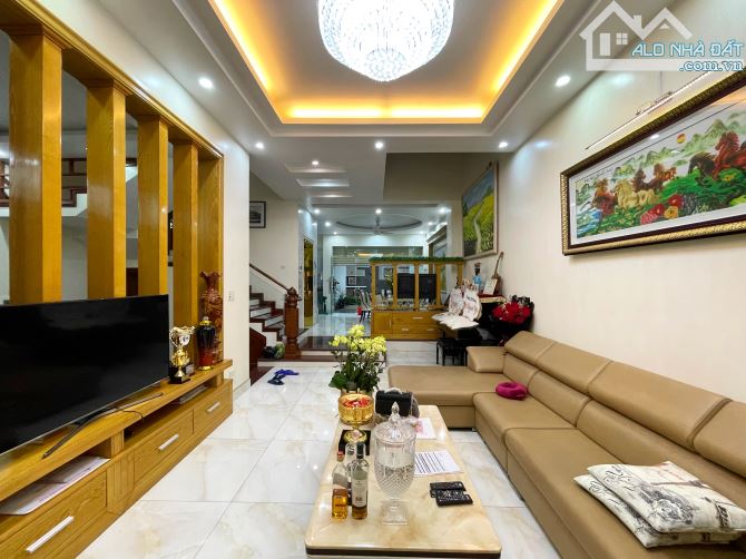 Biệt thự 4 tầng thang máy phân lô gần Lê Hồng Phong - 150m2 - Nội thất cao cấp