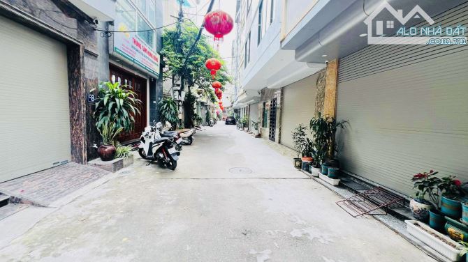 Bán nhà phân lô phố Văn Cao, Đốc Ngữ, Ba Đình. 63m2 5 tầng thang máy, 2 mặt thoáng, oto.