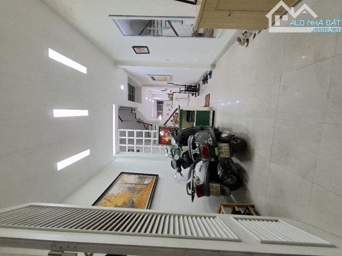 Siêu hiếm Hào Nam, ngõ rộng, ô tô gần, sân chơi trước cửa 350m2, 47m2, 4 ngủ, chào 9 tỷ 5