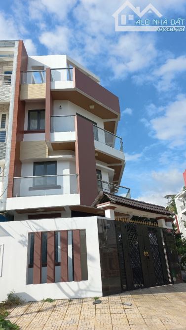 Lô góc 2 Mặt tiền P16 Q8, ngang 10m 3 tầng view sông thoáng, kd cực tốt, giá nhỉnh 6 tỷ TL