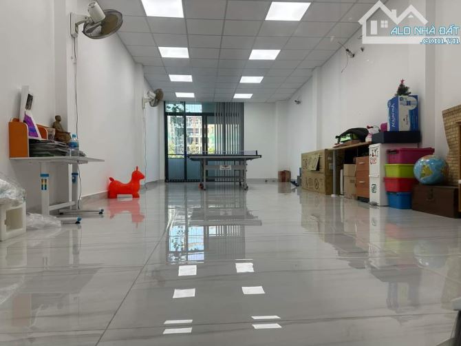 Nhà T2L HXH Hoàng Văn Thụ TB. 4,5x17m. Tiện làm VP 18tr/th