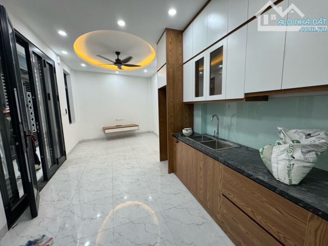 Bán nhà rẻ, đẹp, hiếm nhất Thủ Đô tại Phúc Lợi, 30m2, ô tô đỗ ngay cửa, nhỉnh 4 tỷ