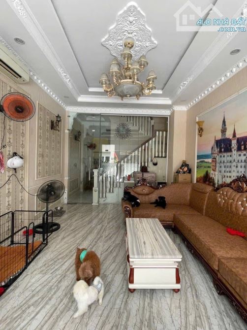Q7- Cạnh phú mỹ hưng 4 tầng- xe hơi ngủ trong nhà - 5 x 12m nhỉnh 8 tỷ - 1