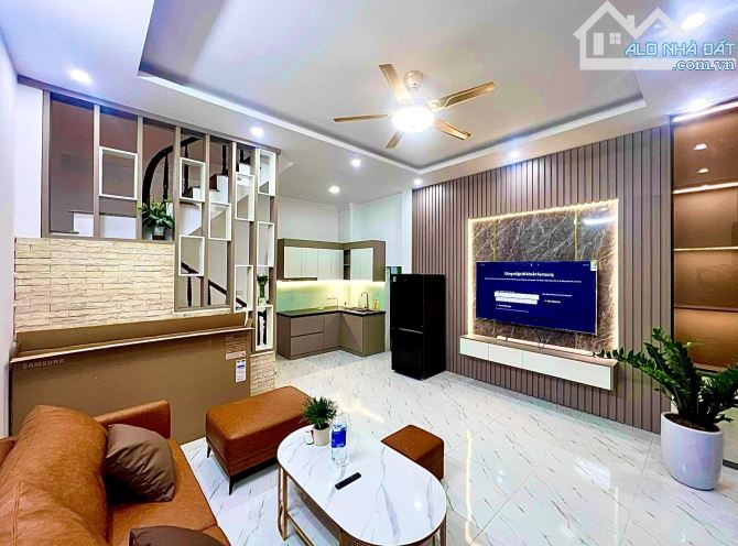 Chỉ 5 tỷ 9 có ngay nhà Hoàng Mai - Hoàng Văn Thụ 34m² 6 tầng mặt tiền khủng - 1