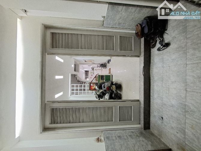 Siêu hiếm Hào Nam, ngõ rộng, ô tô gần, sân chơi trước cửa 350m2, 47m2, 4 ngủ, chào 9 tỷ 5 - 1