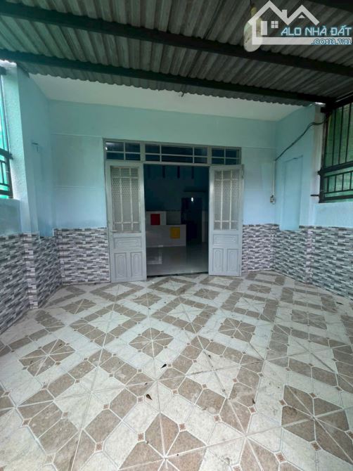 Cần bán căn nhà cấp 4 , MỸ HẠNH NAM 1 TY 500 100M2 SỔ HỒNG RIÊNG - 1