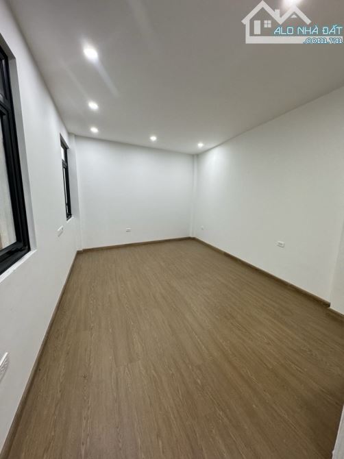 Bán nhà rẻ, đẹp, hiếm nhất Thủ Đô tại Phúc Lợi, 30m2, ô tô đỗ ngay cửa, nhỉnh 4 tỷ - 1