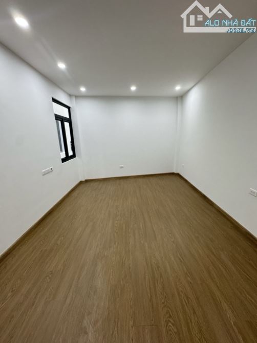 Bán nhà rẻ, đẹp, hiếm nhất Thủ Đô tại Vũ Xuân Thiều, 30 m2, ô tô đỗ cửa, nhỉnh 4 tỷ - 1