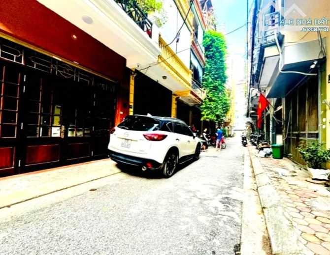 Bán nhà Hoàng Quốc Việt, 32m2, phân lô, ôtô tránh, 2 mặt ngõ, vỉa hè, kinh doanh, giá 10.5 - 2