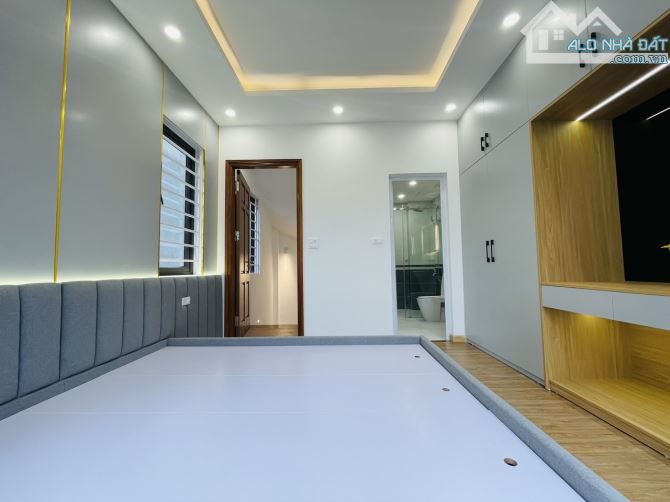 Bán nhà Kim Chung, Hoài Đức 30m2*5T. Đầy đủ nội thất. Nhà ở ngay. Cách 170m đến chợ Lai Xá - 5