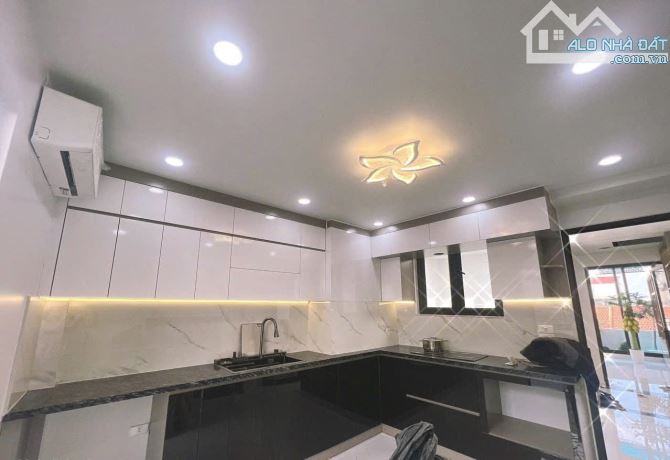 27 TỶ - MẶT PHỐ ĐỘI NHÂN - 62m2 , VỈA HÈ KINH DOANH SẦM UẤT, NHÀ ĐẸP THANG MÁY, NT XỊN - 8