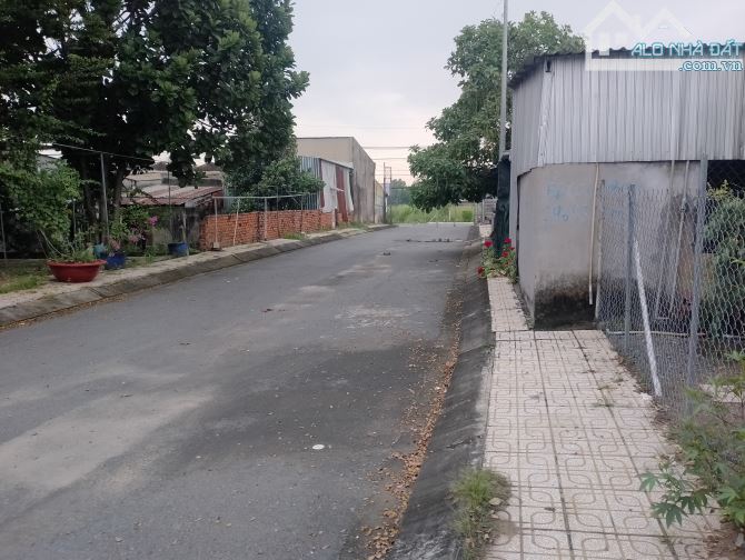 ĐẤT BÌNH MỸ GẦN CẦU XÁNG CÁCH CHỢ HÓC MÔN 4KM DT 100M2 100% THỔ CƯ SHR ĐƯỜNG 11M GIÁ 1,6TỶ
